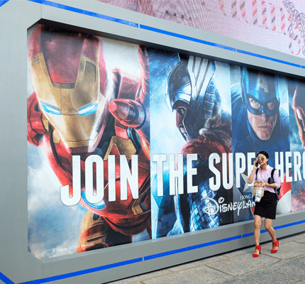 香港- 2017年7月12日:“超级英雄之夏”展览活动在香港尖沙咀海港城举行